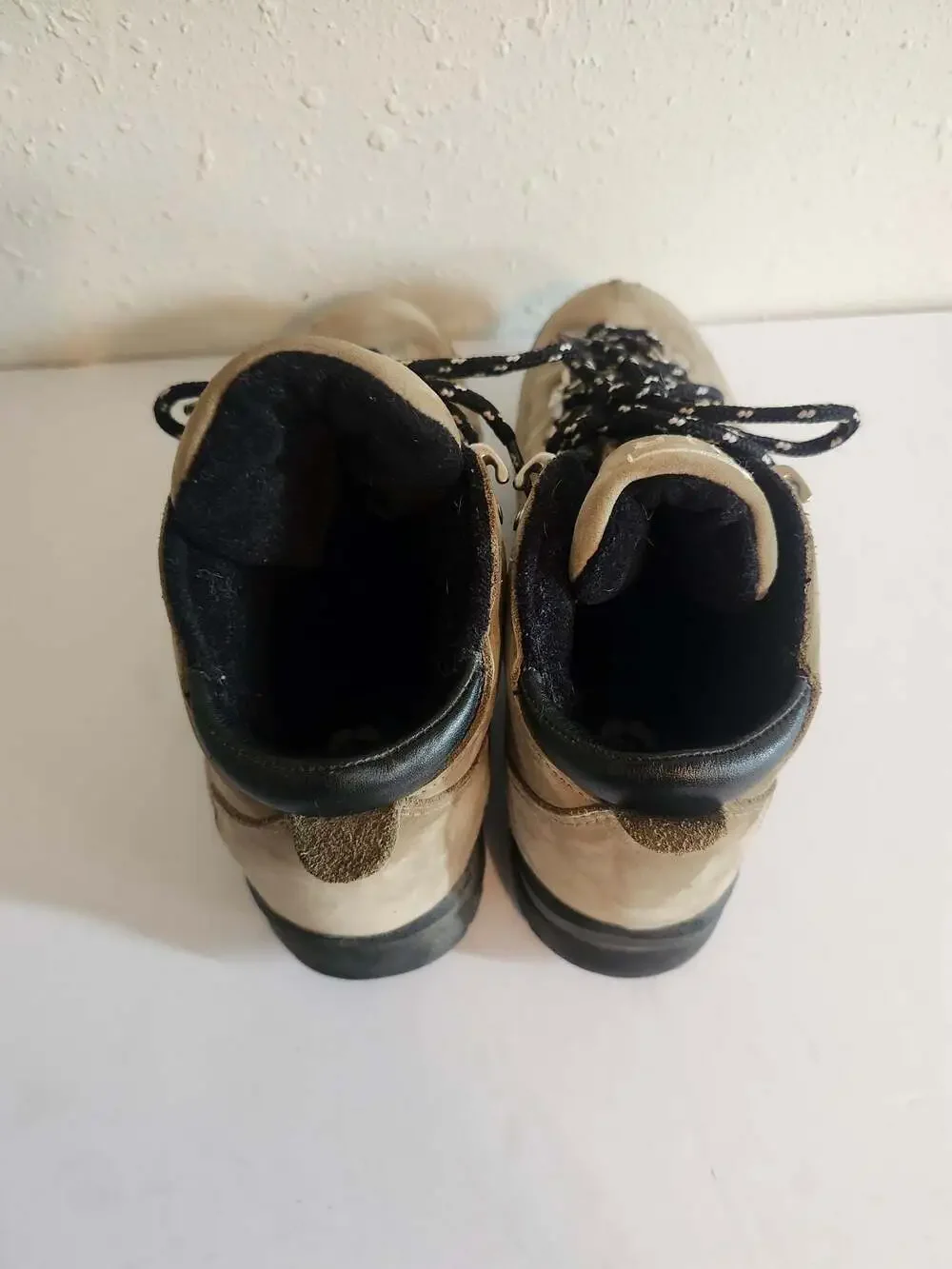 Vintage Nike ACG Air Gimli Brown Suede Hiking Boots Women's Size 7.5